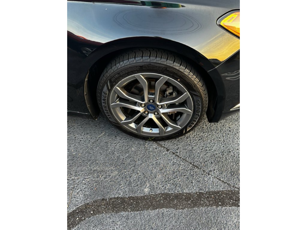 Used 2017 Ford Fusion SE w/ Equipment Group 201A image 4