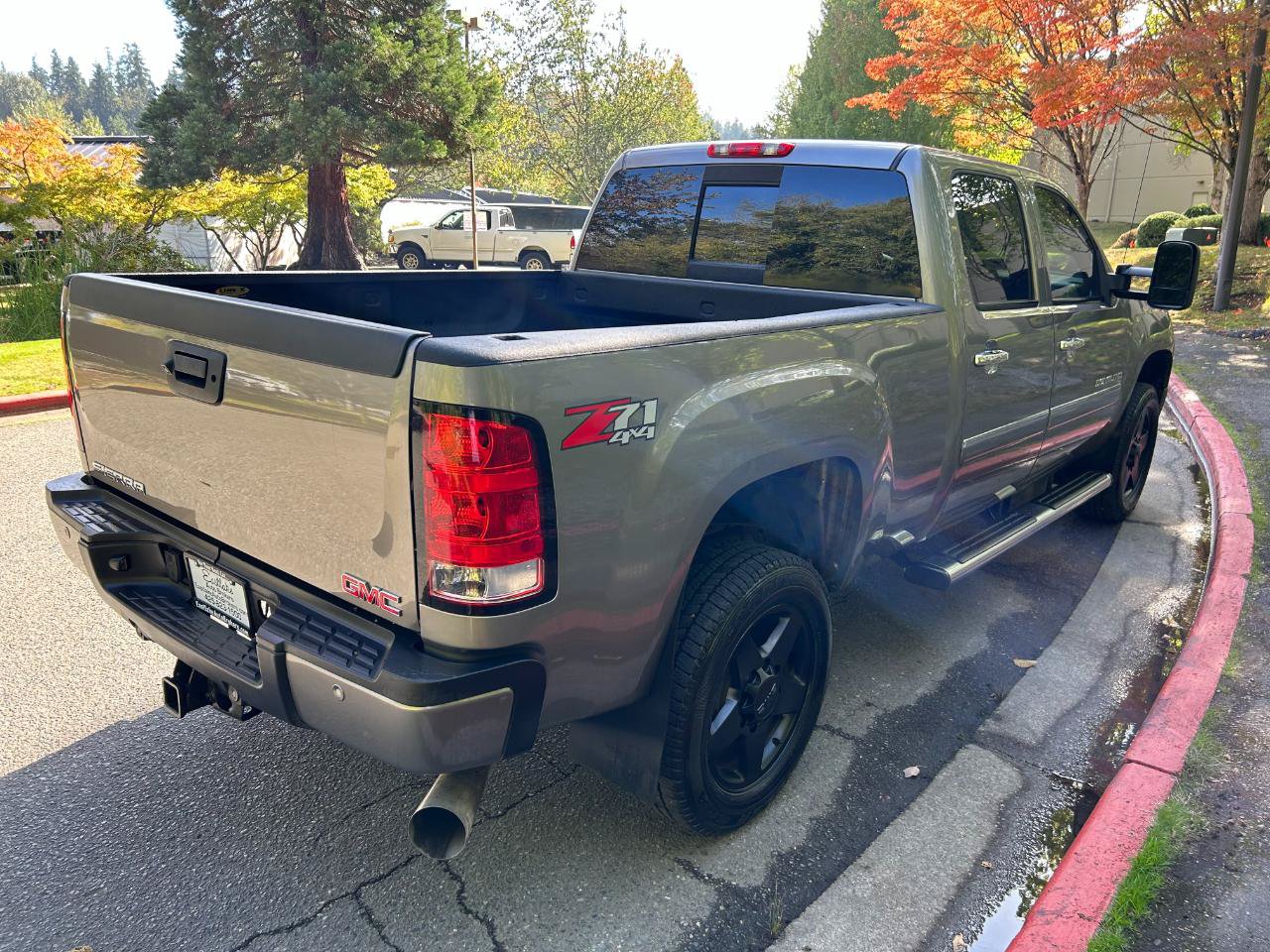 Used 2013 GMC Sierra 2500 Denali w/ Suspension Package, Off-Road AWD/4WD image 5