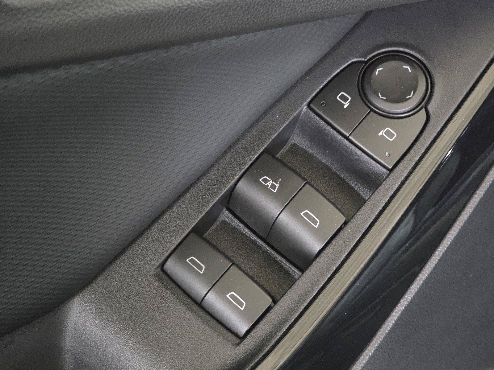 Used 2026 Chevrolet Equinox LT w/ Safety and Technology Package FWD image 21