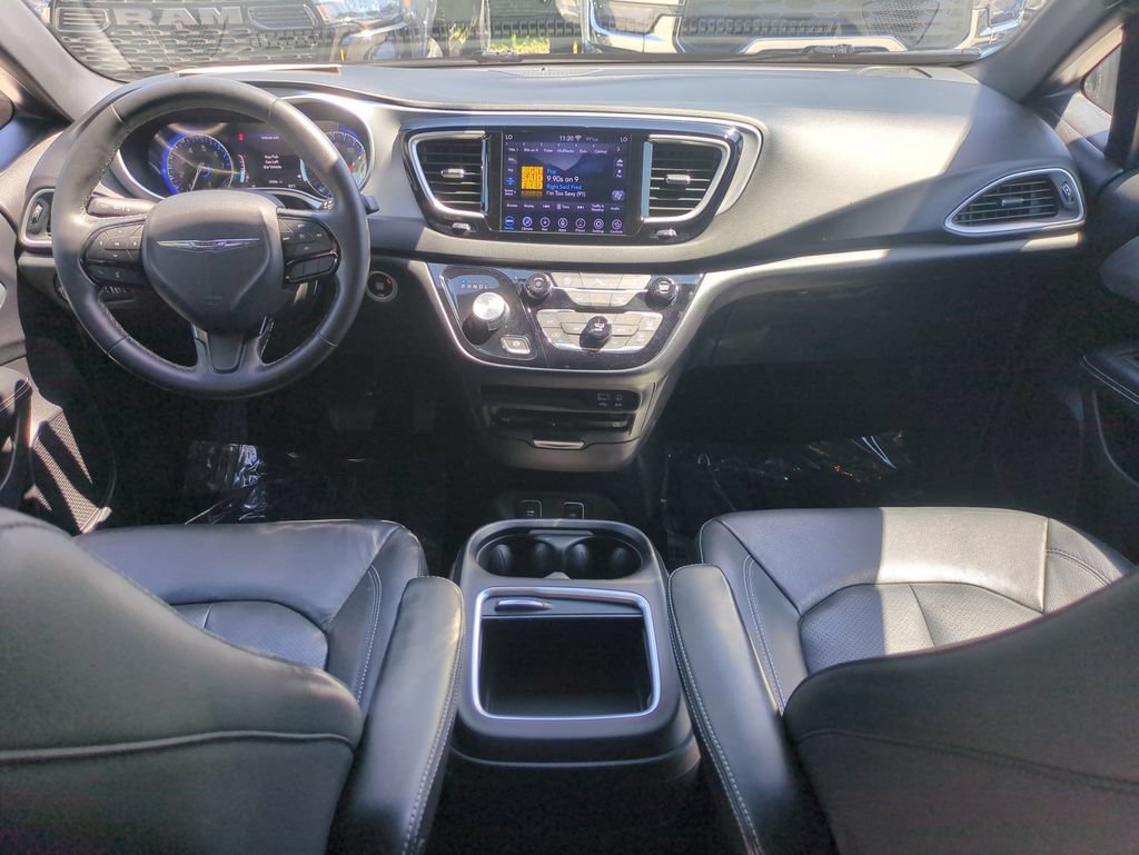 Used 2020 Chrysler Pacifica Touring-L Plus FWD image 17