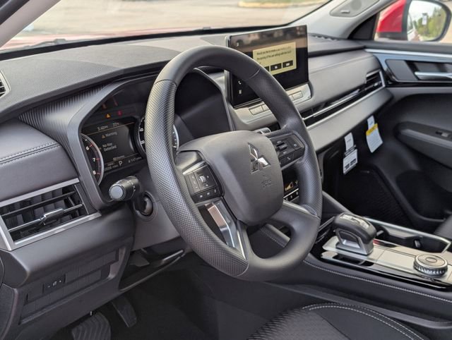 New 2025 Mitsubishi Outlander ES FWD image 13