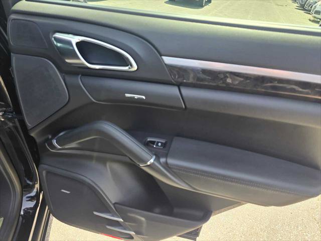 Used 2014 Porsche Cayenne S image 13