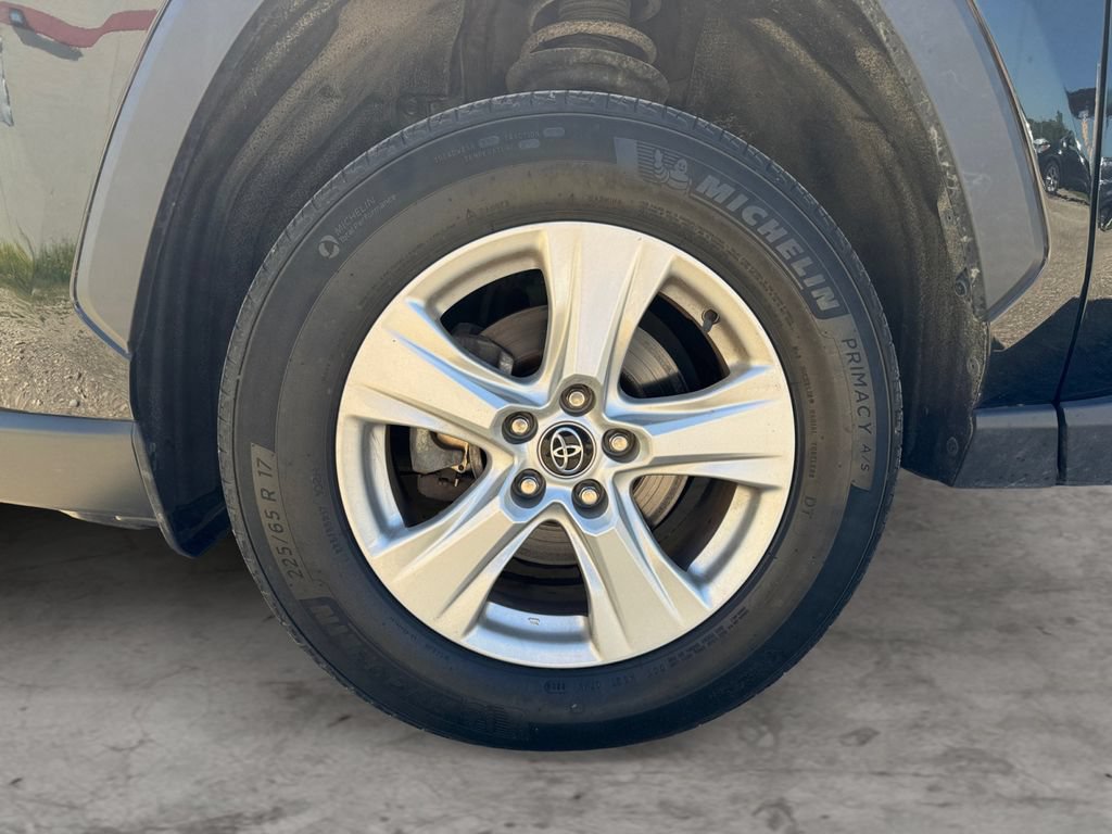 Used 2020 Toyota RAV4 XLE w/ All Weather Liner Package AWD/4WD image 9