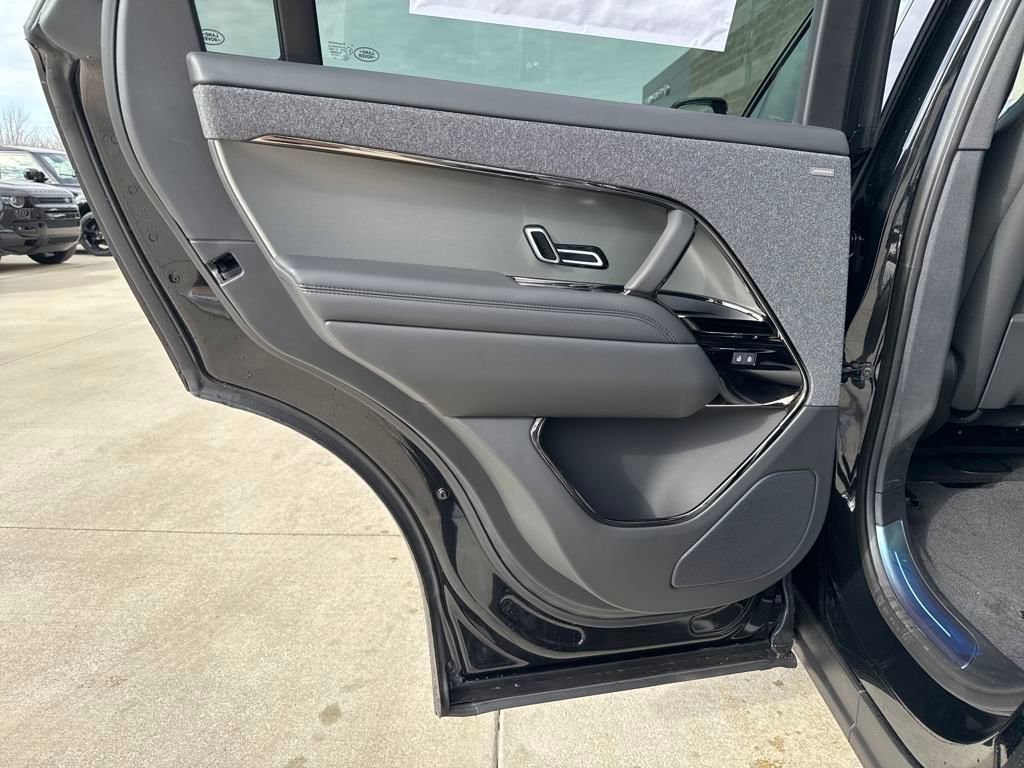 New 2025 Land Rover Range Rover Sport image 13