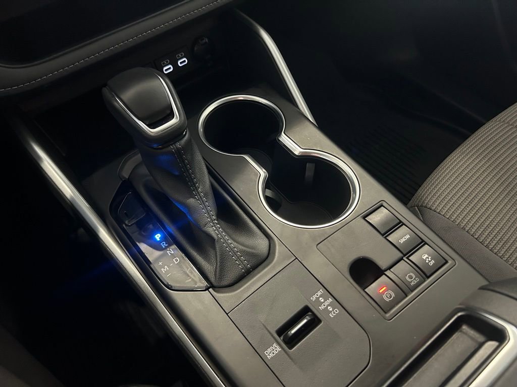 Used 2023 Toyota Highlander LE image 25