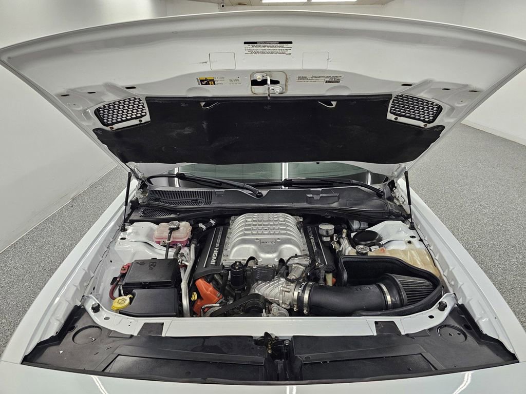 Used 2016 Dodge Challenger SRT Hellcat RWD image 9