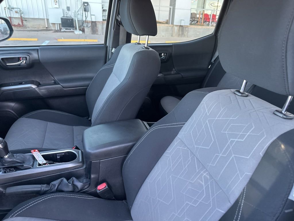 Used 2022 Toyota Tacoma TRD Sport image 2