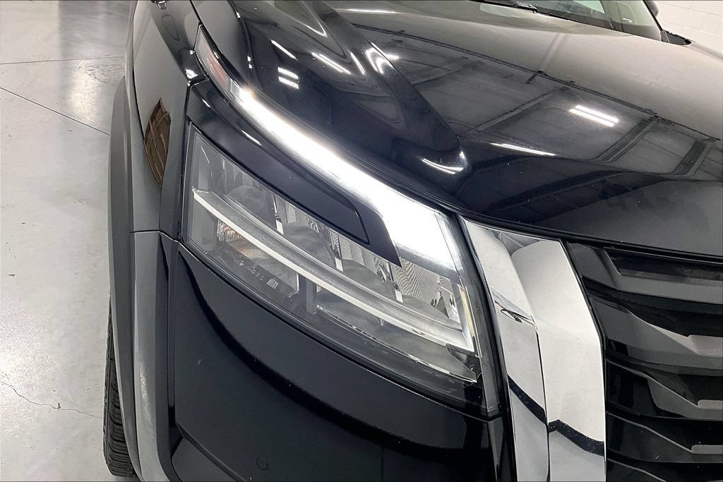 Used 2023 Nissan Pathfinder Platinum FWD image 35