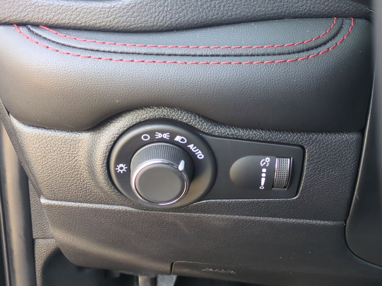 Used 2025 Dodge Durango GT AWD/4WD image 18