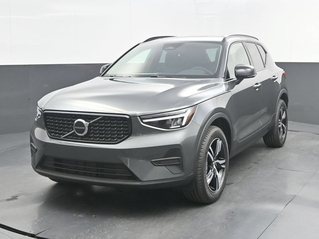 New 2026 Volvo XC40 B4 Core w/ Protection Package Premier FWD video 1