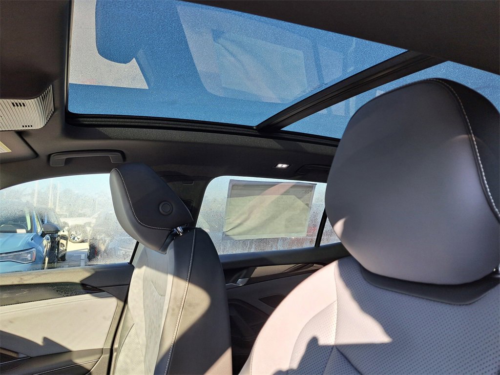 New 2026 Volkswagen Tiguan SE R-Line image 8