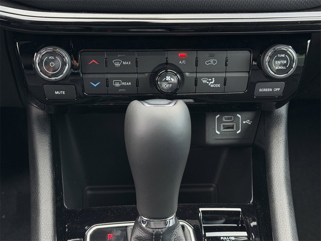 New 2026 Jeep Compass Latitude image 16