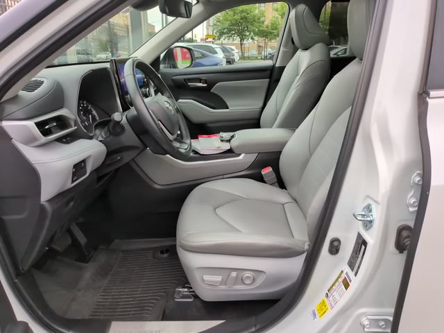 Certified 2025 Toyota Highlander XLE AWD/4WD image 12