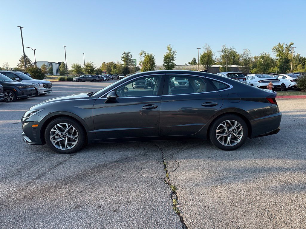 Certified 2023 Hyundai Sonata SEL w/ Preferred Accessory Package FWD image 4