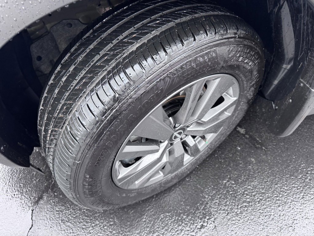 Used 2025 Nissan Pathfinder S image 12