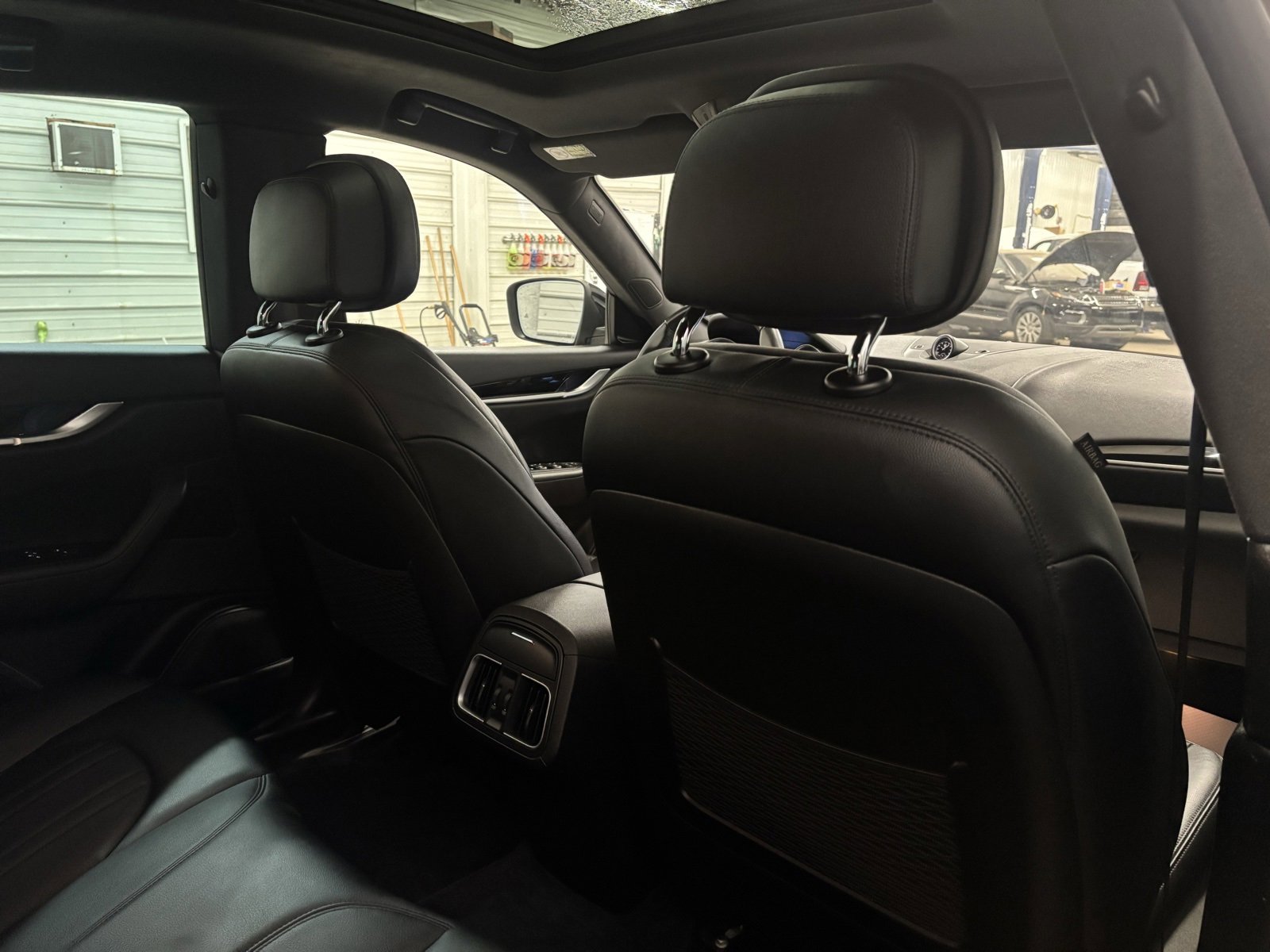 Used 2018 Maserati Levante image 37