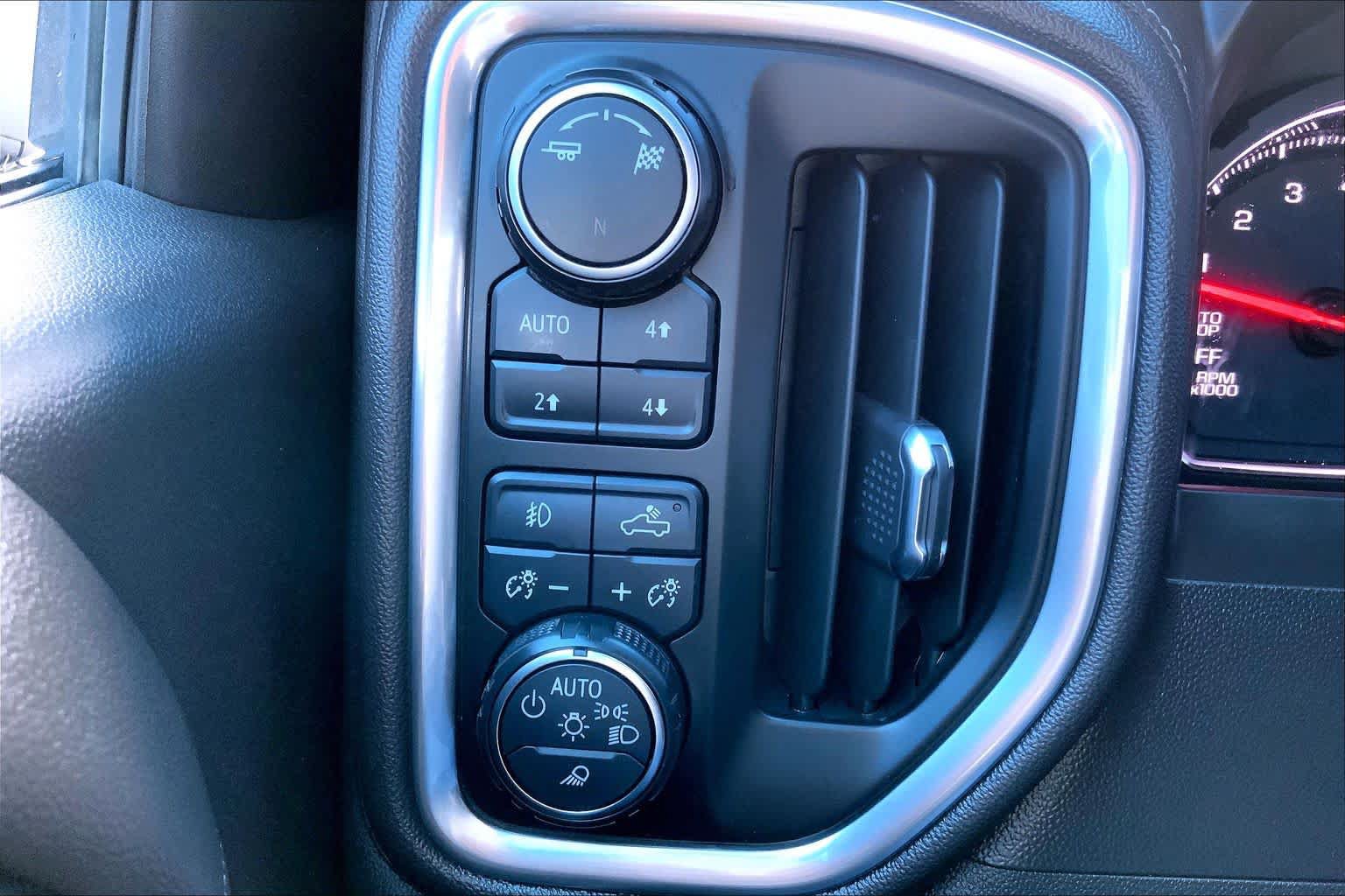 Used 2019 Chevrolet Silverado 1500 LTZ AWD/4WD image 35