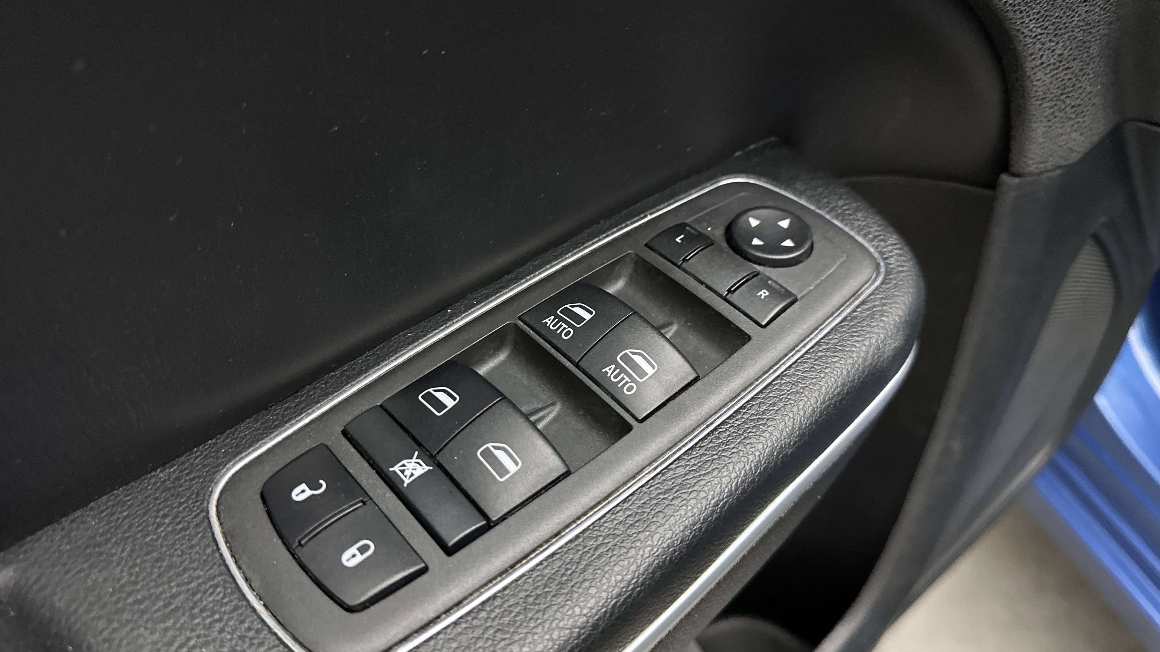 Used 2022 Dodge Charger SXT w/ Leather Interior Group RWD image 12