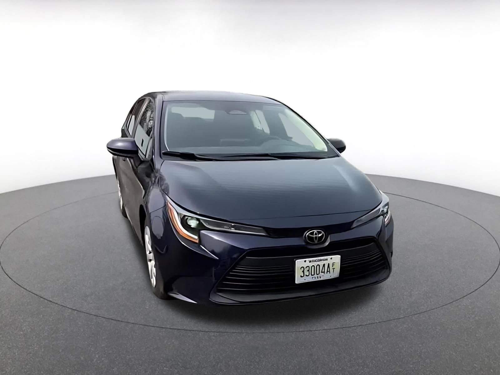 Used 2025 Toyota Corolla LE image 3