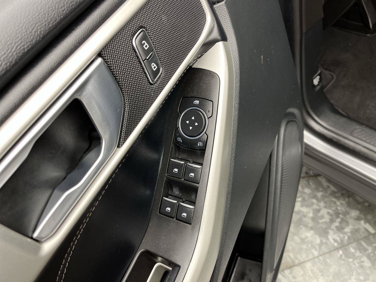 Used 2022 Ford Explorer XLT AWD/4WD image 7