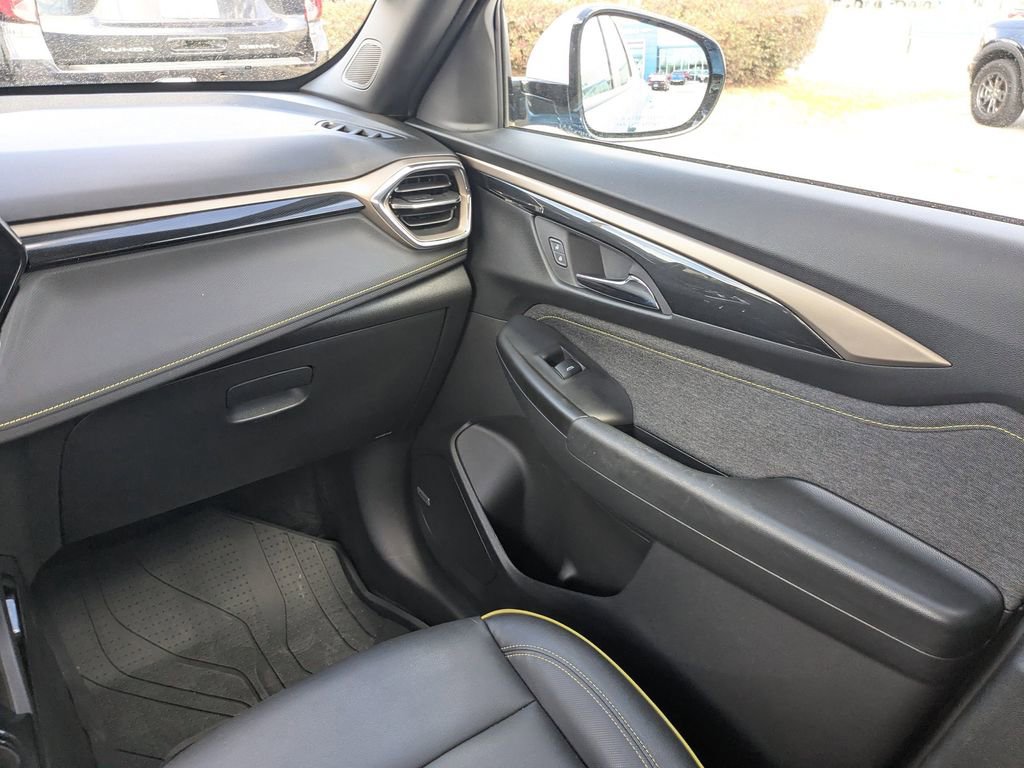 Used 2025 Chevrolet TrailBlazer ACTIV w/ Convenience Package image 16