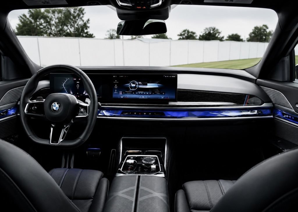 Used 2025 BMW 740i xDrive w/ Executive Package AWD/4WD image 23