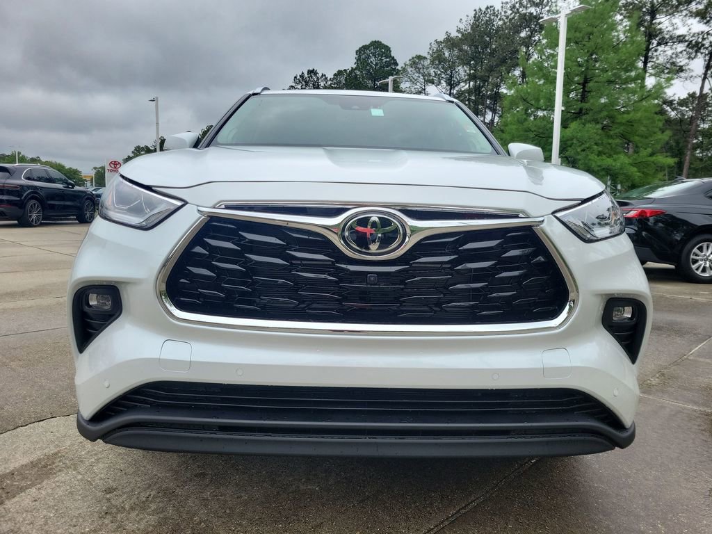 Certified 2026 Toyota Highlander Limited AWD/4WD image 4