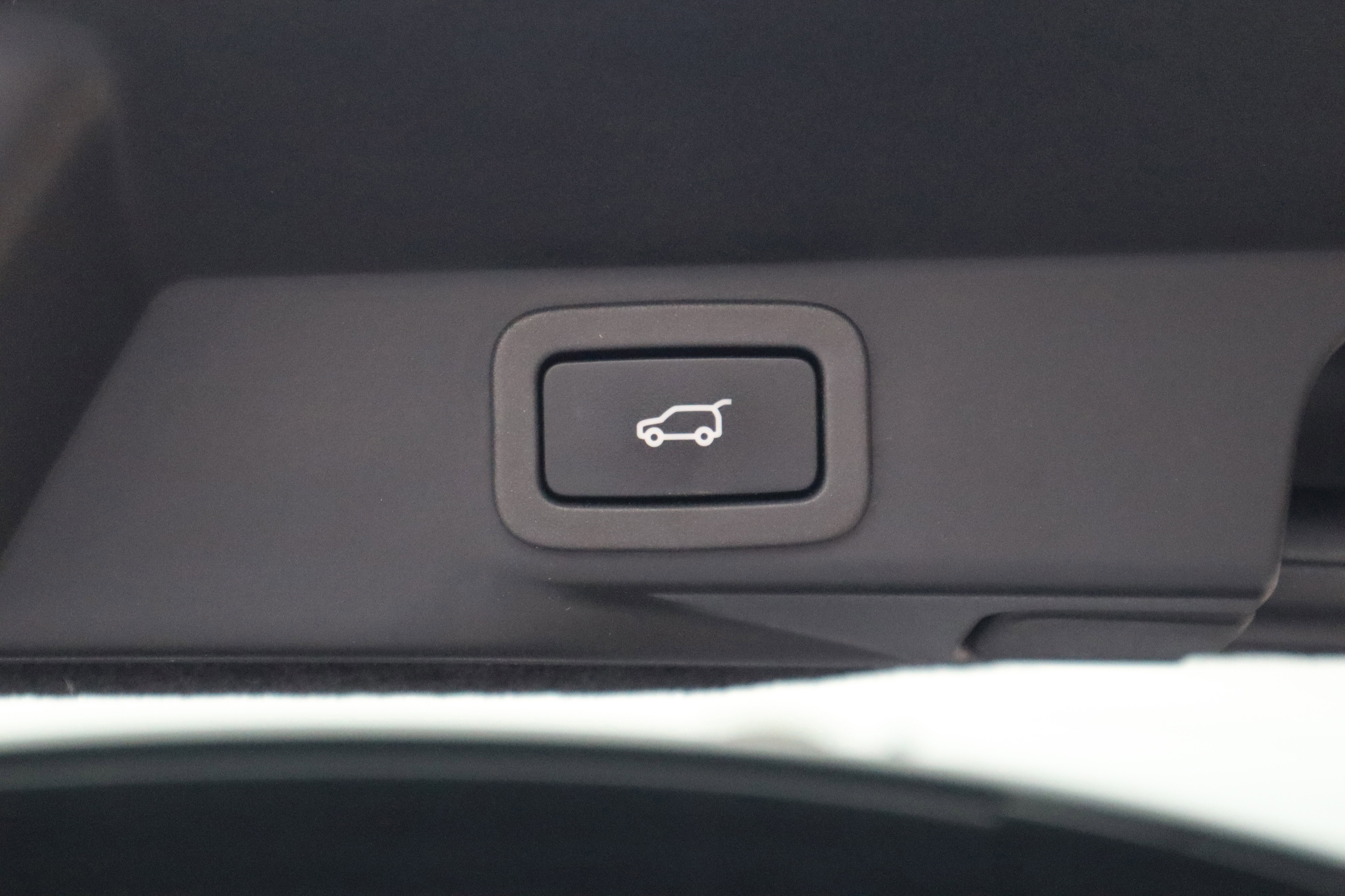 Used 2016 Land Rover Range Rover Sport SVR image 36