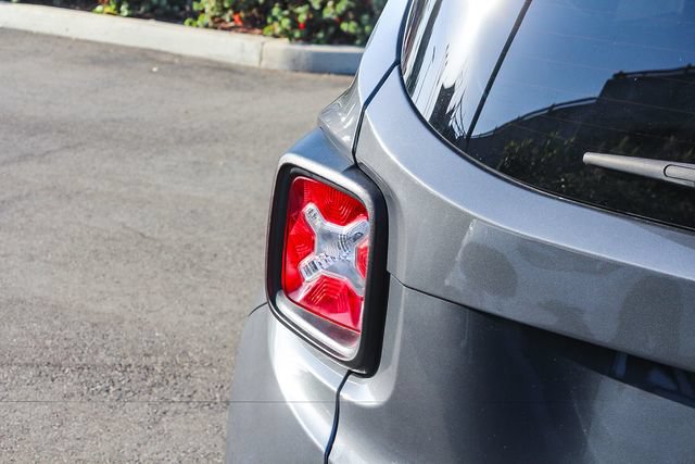 Used 2022 Jeep Renegade Latitude AWD/4WD image 8