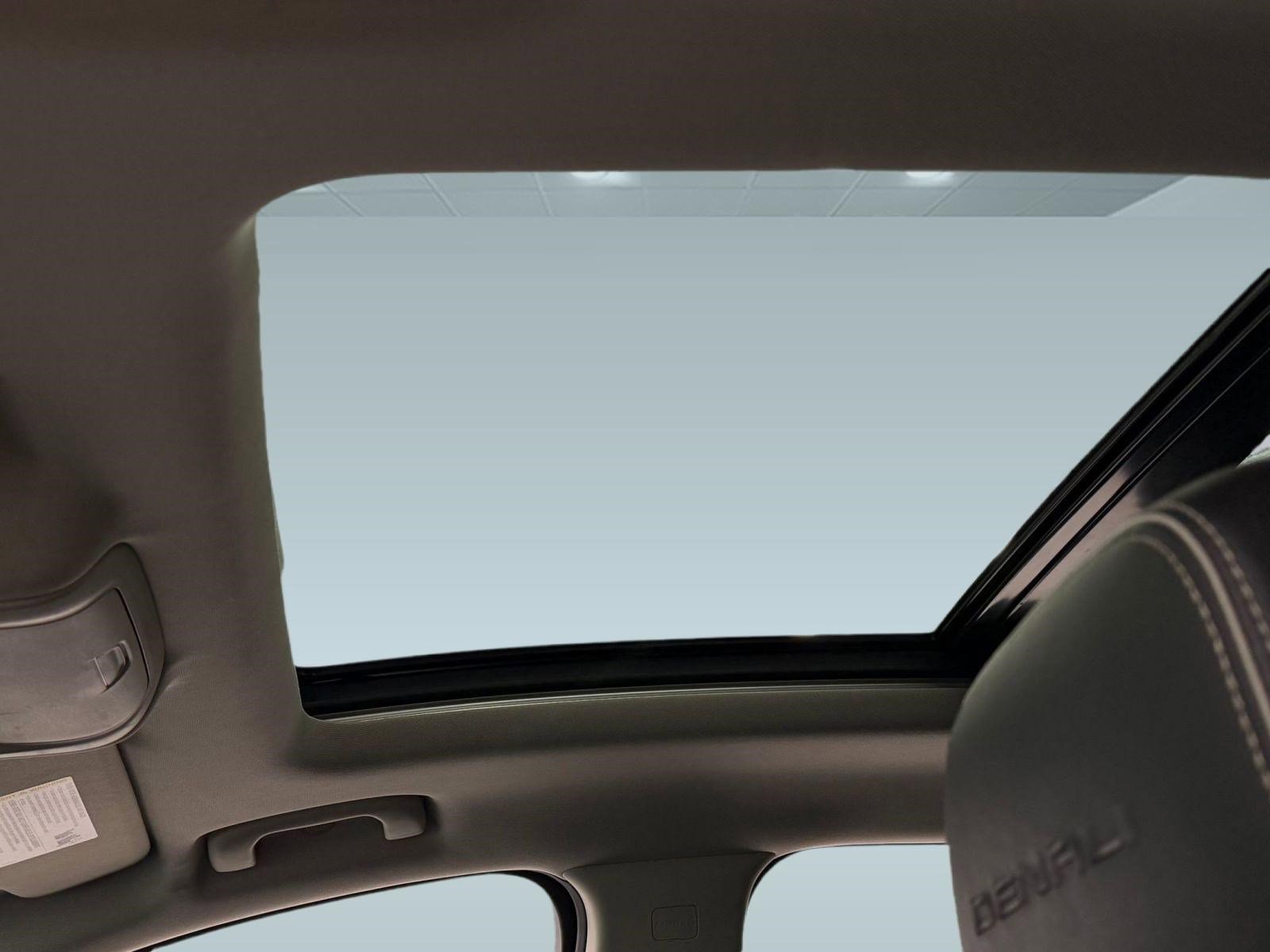 Used 2020 GMC Terrain Denali w/ Denali Premium Package image 13