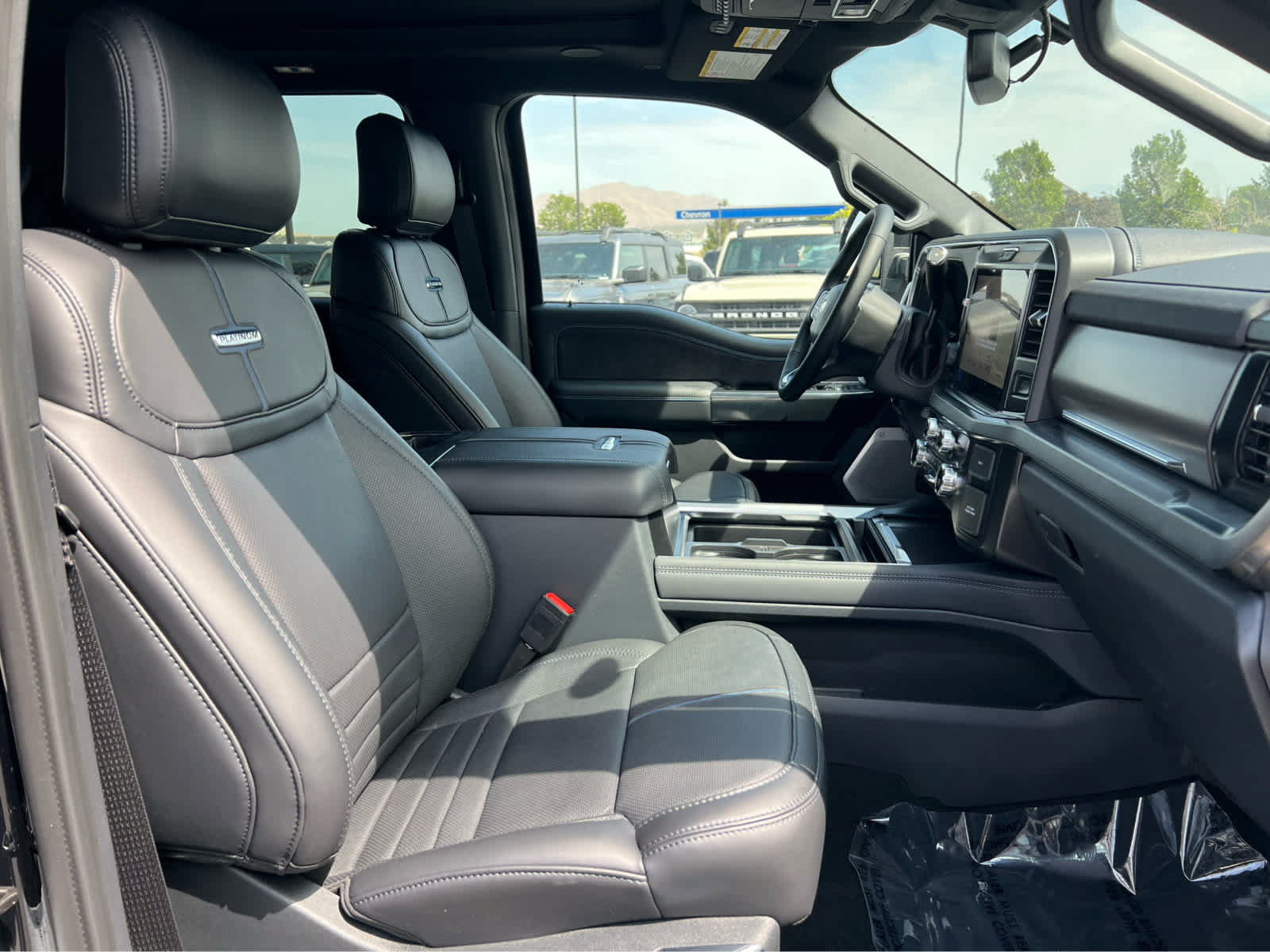 New 2026 Ford F450 Platinum w/ FX4 Off-Road Package AWD/4WD image 17