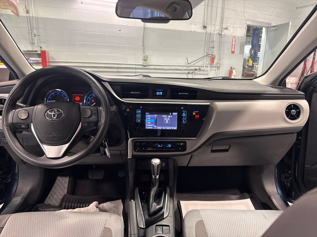 Used 2018 Toyota Corolla LE FWD image 34