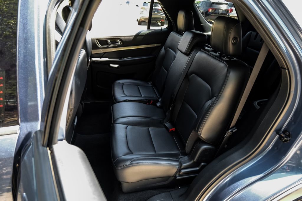 Used 2018 Ford Explorer XLT w/ Equipment Group 202A FWD image 49