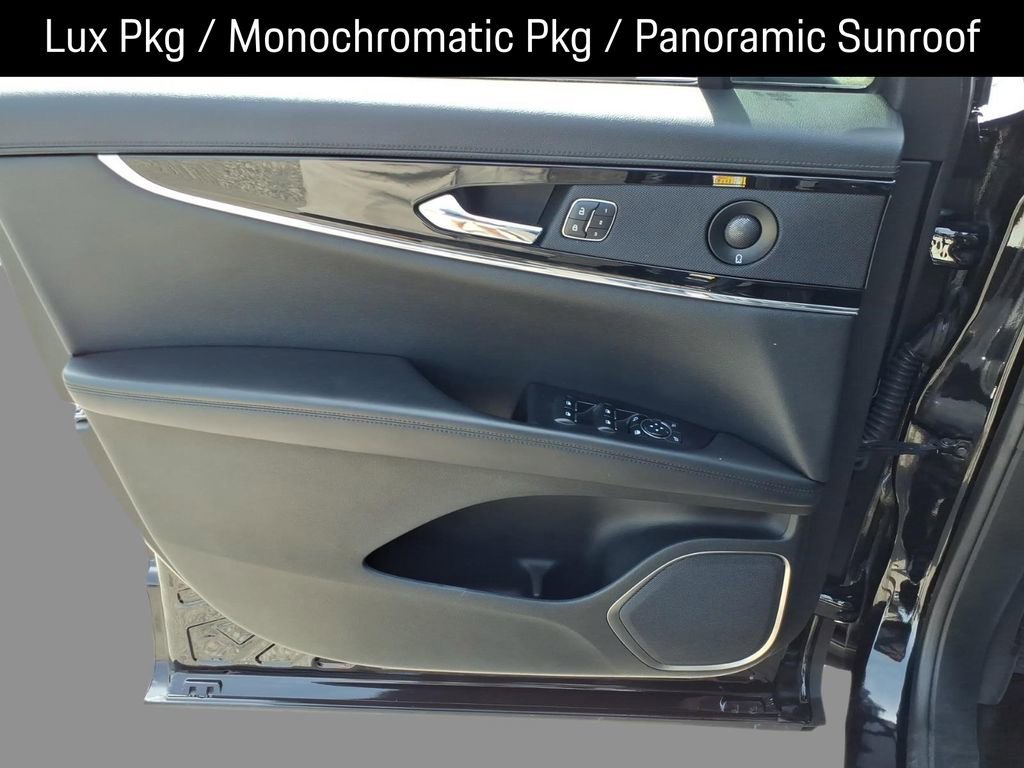 Certified 2023 Lincoln Nautilus Reserve w/ Monochromatic Package image 16