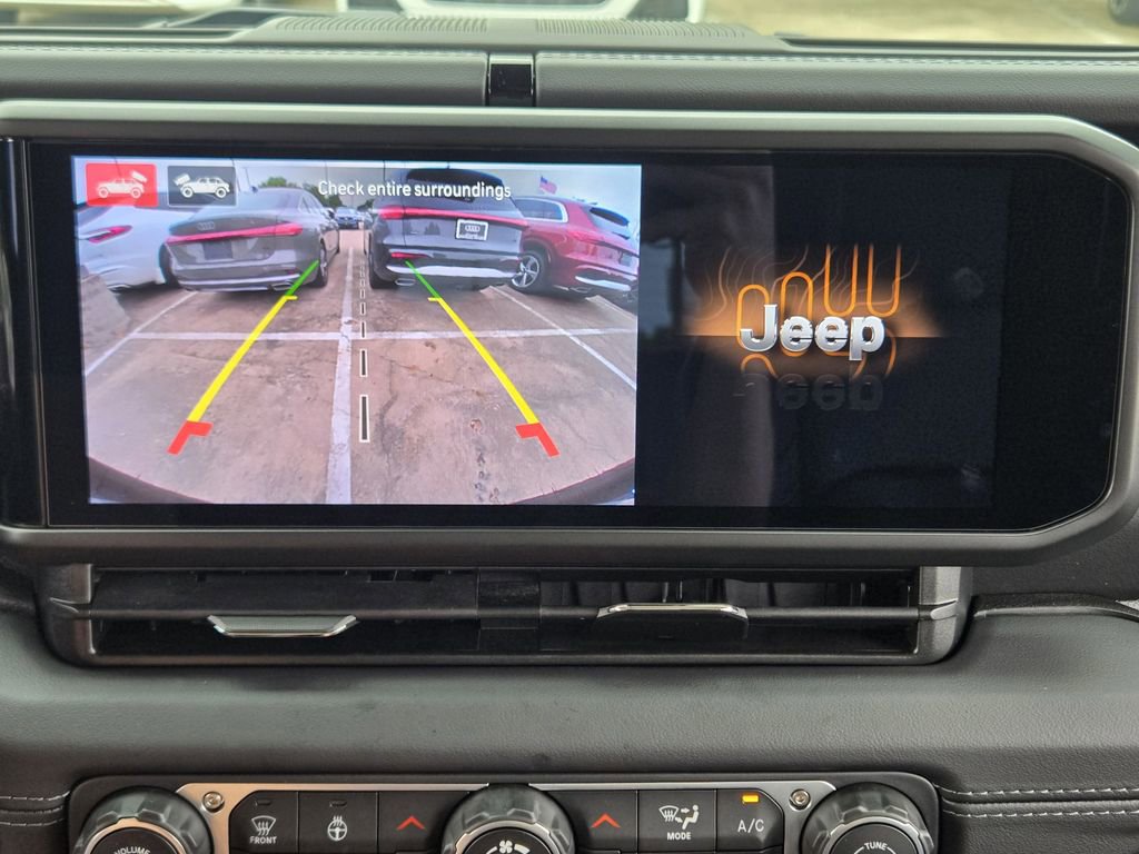 Used 2025 Jeep Wrangler Unlimited Sahara AWD/4WD image 23