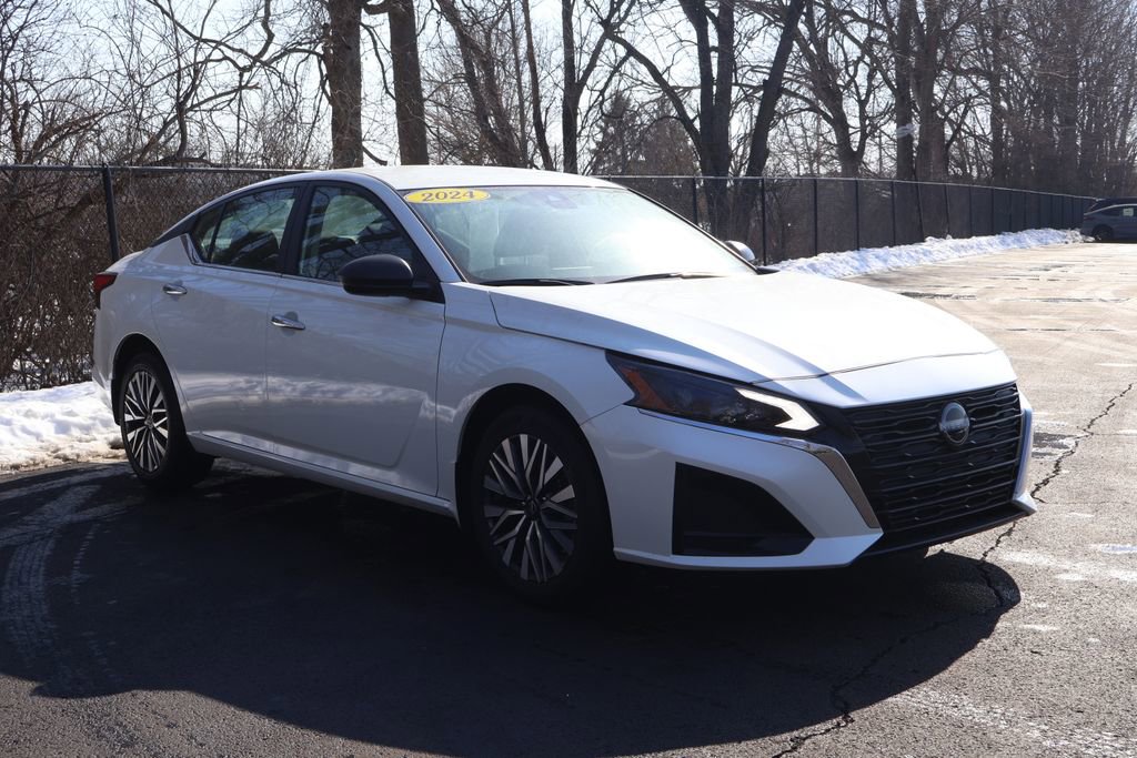 Used 2024 Nissan Altima 2.5 SV image 10