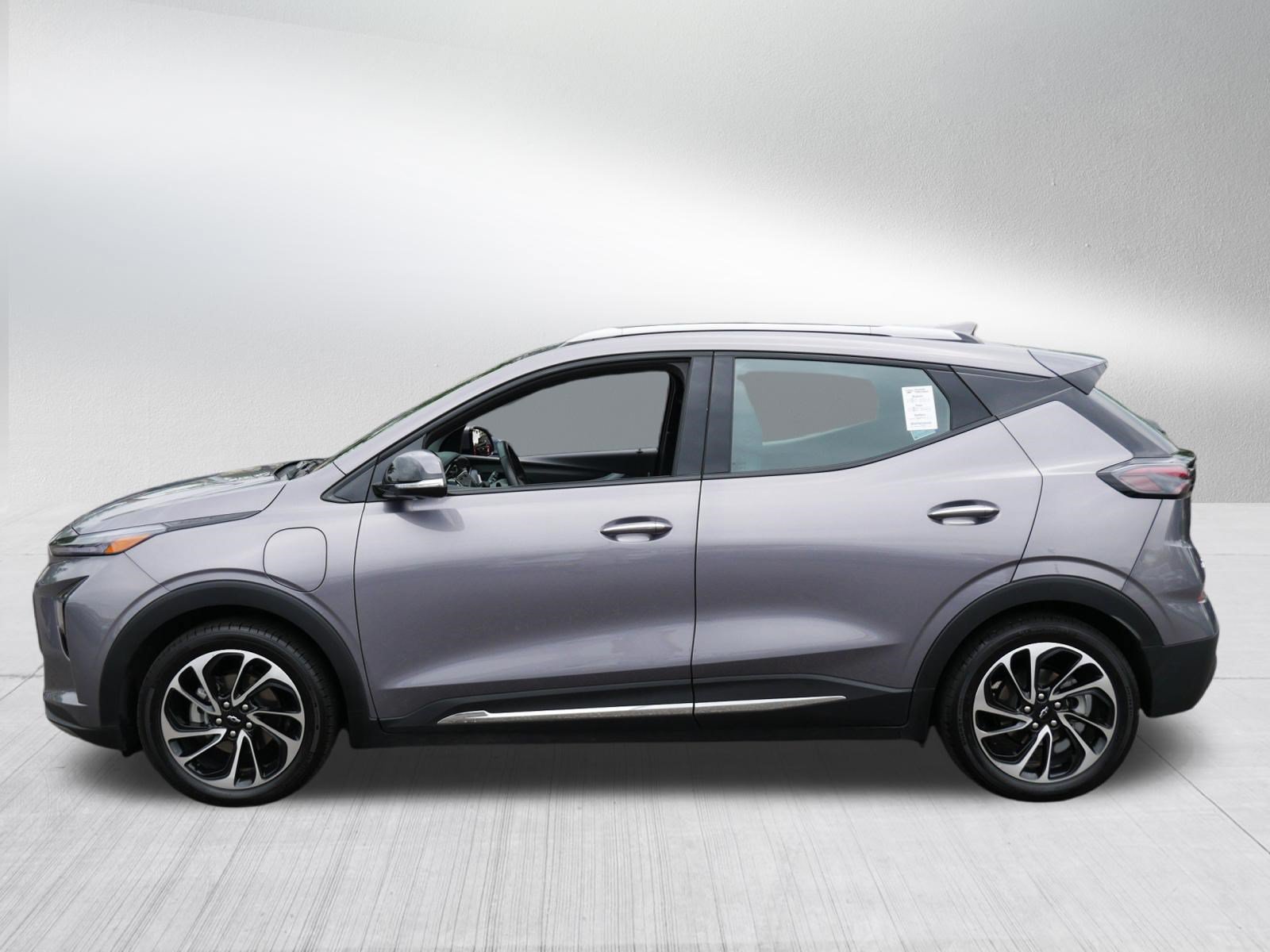 Used 2023 Chevrolet Bolt EUV Premier w/ Sun & Sound Package FWD image 4