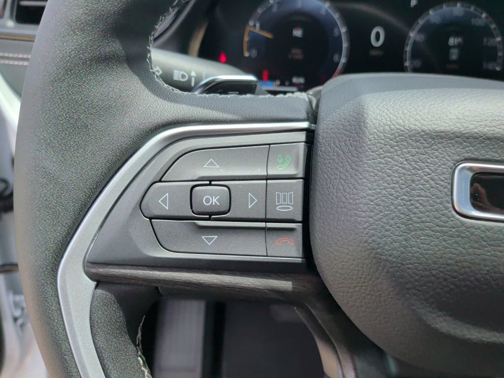 New 2026 Jeep Grand Cherokee Altitude RWD image 17