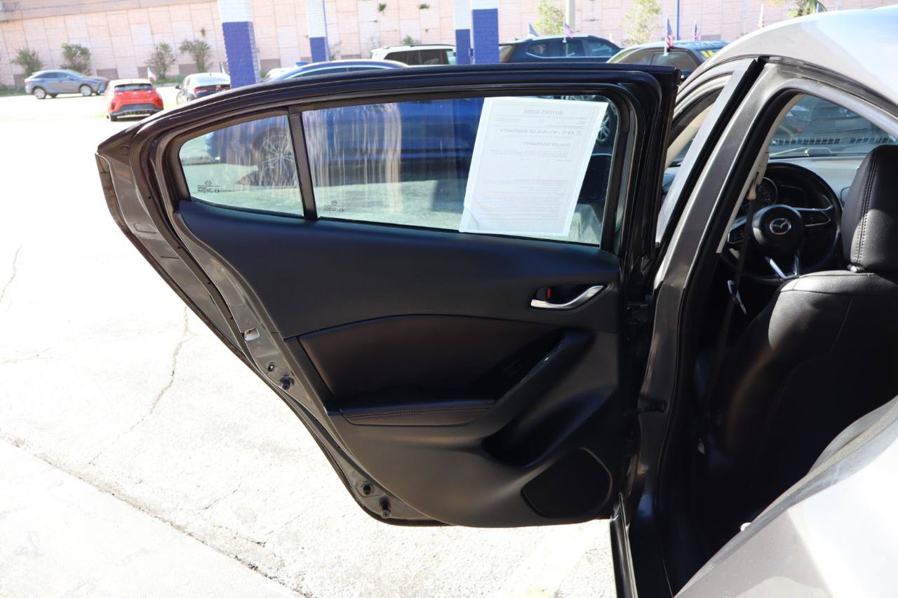 Used 2018 MAZDA MAZDA3 Grand Touring w/ Premium Equipment Package FWD image 15