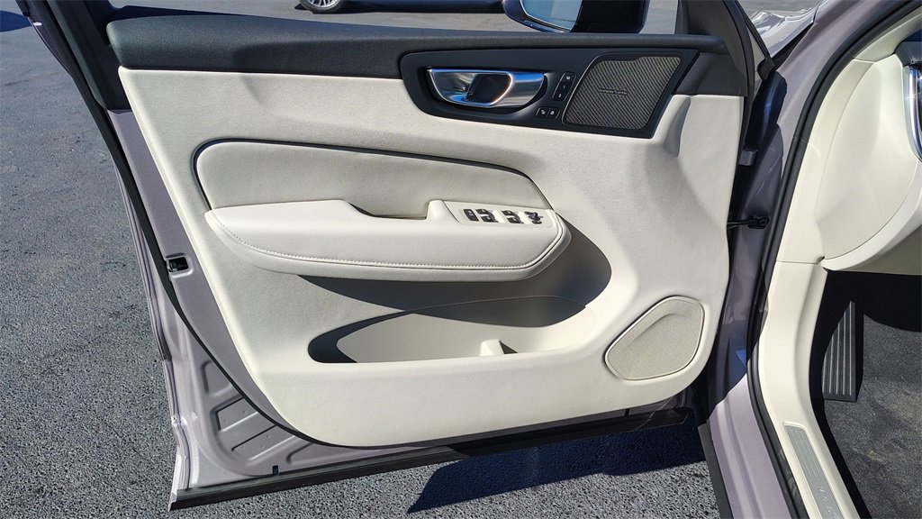 Used 2026 Volvo XC60 B5 Ultra w/ Climate Package PRO image 8