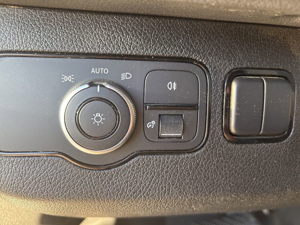 Used 2025 Mercedes-Benz Sprinter 2500 image 38