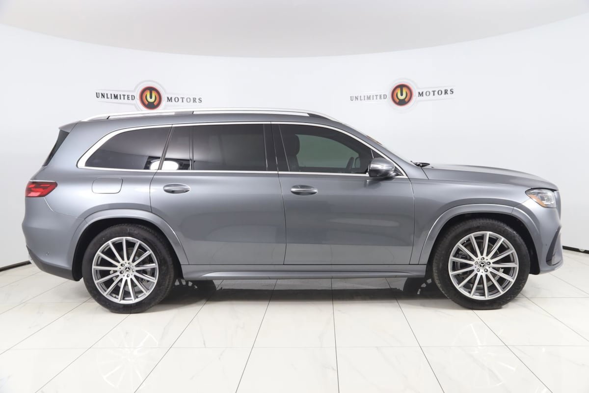 Used 2025 Mercedes-Benz GLS 450 4MATIC image 2