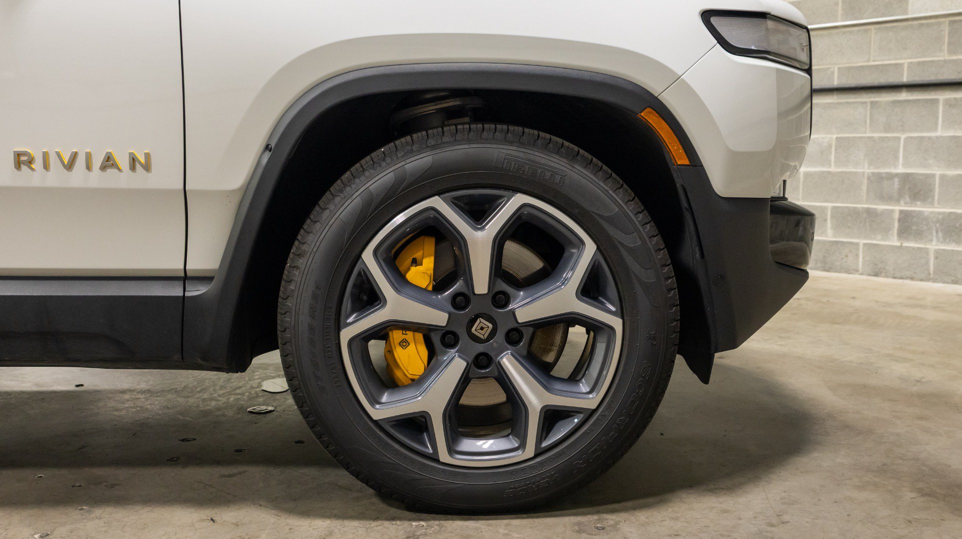 Used 2022 Rivian R1T Adventure AWD/4WD image 24