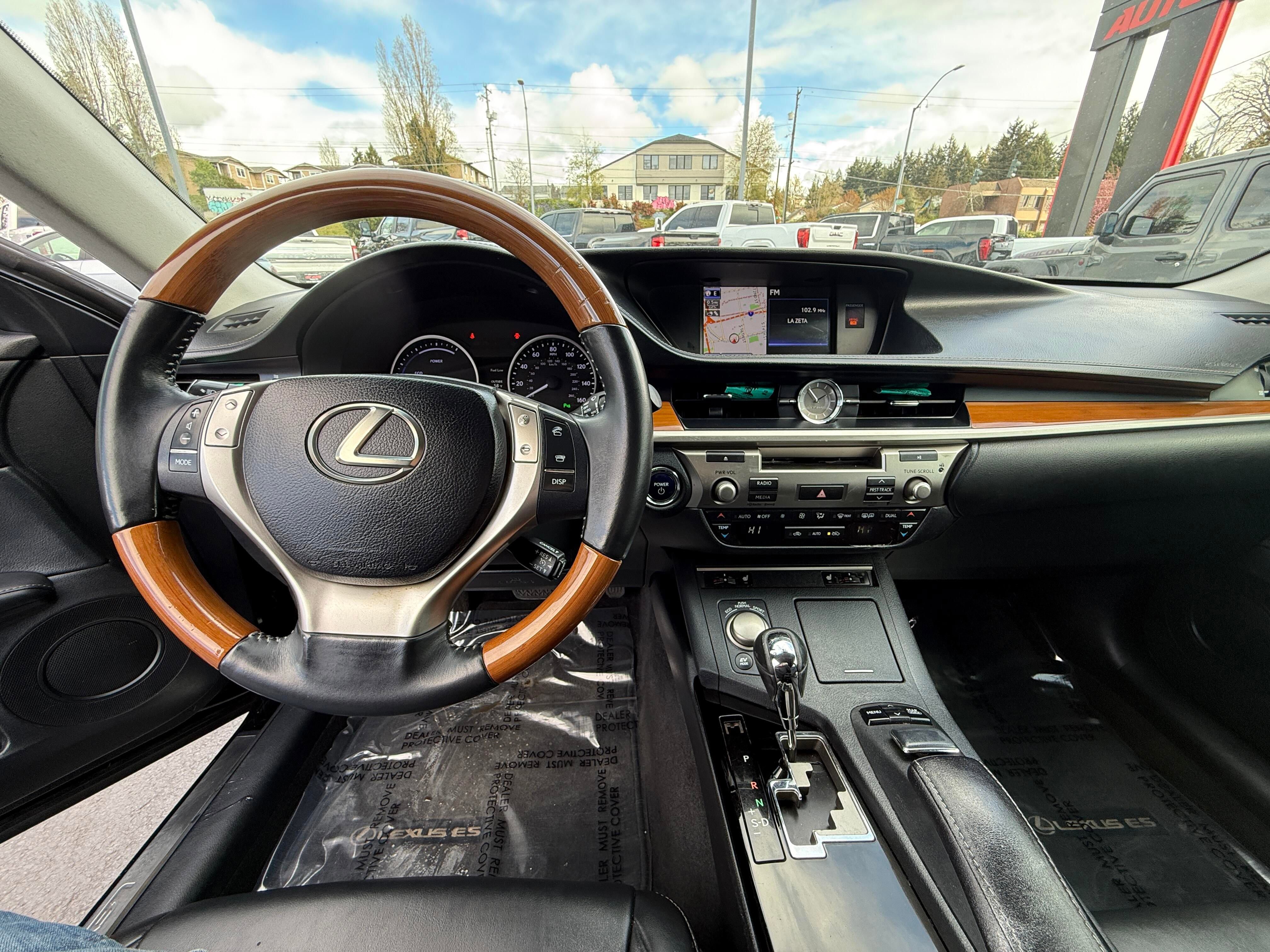 Used 2013 Lexus ES 300h w/ Premium Pkg FWD image 12