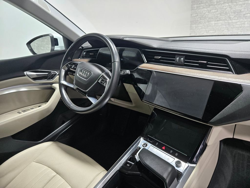 Used 2022 Audi e-tron Premium Plus w/ Premium Plus Package image 60