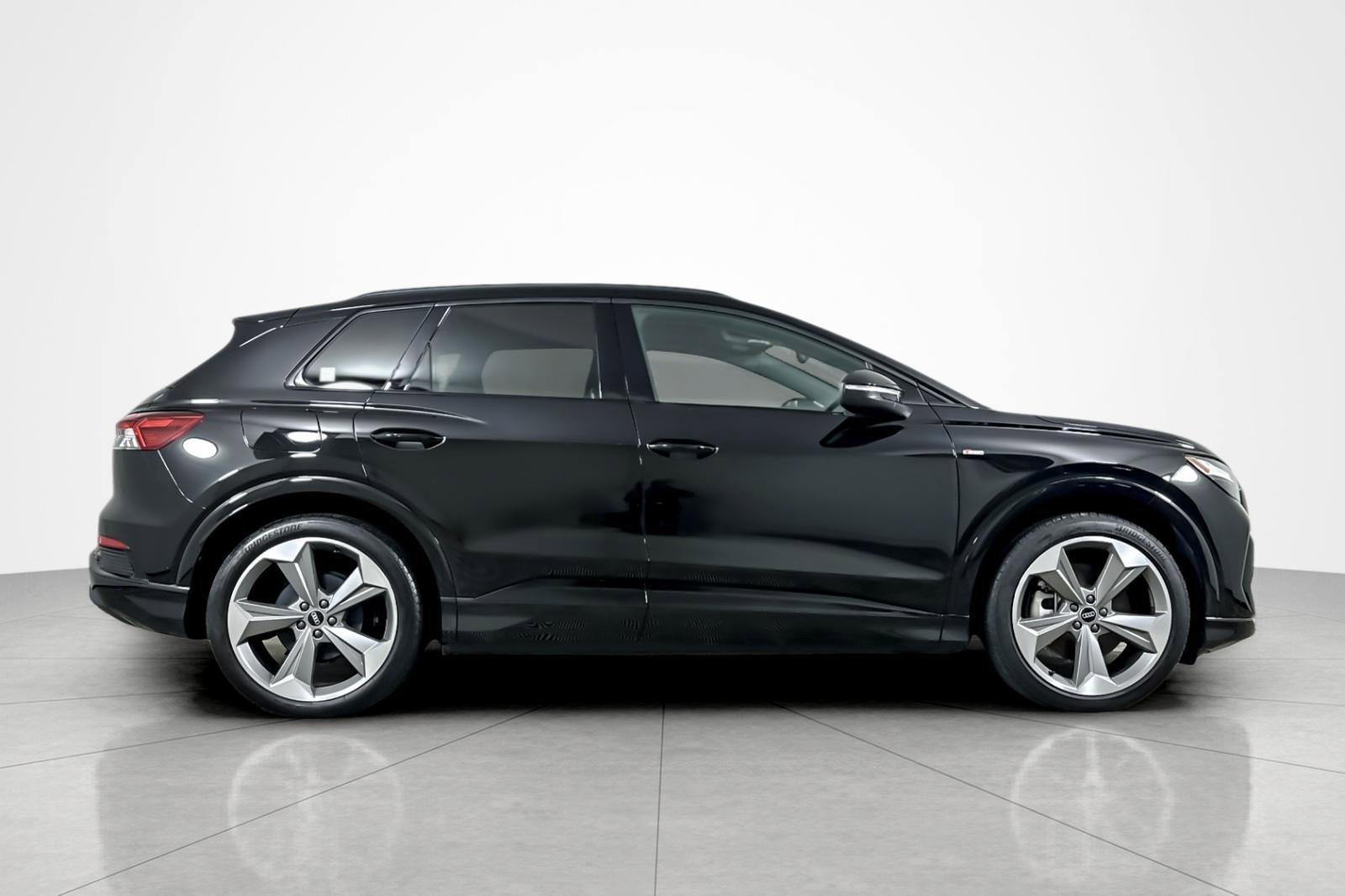 Used 2025 Audi Q4 e-tron Premium Plus image 6