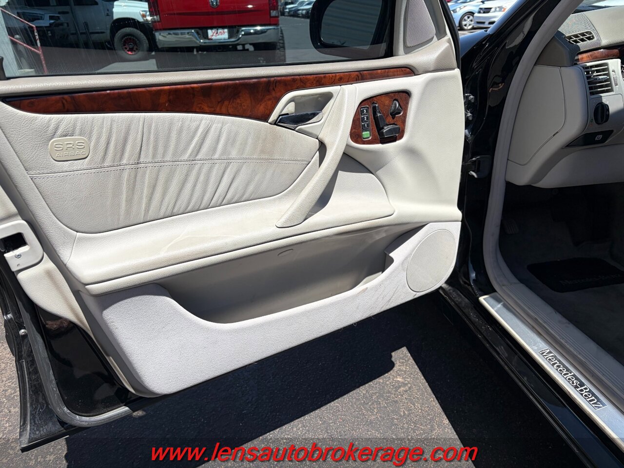 Used 2000 Mercedes-Benz E 320 Sedan image 9