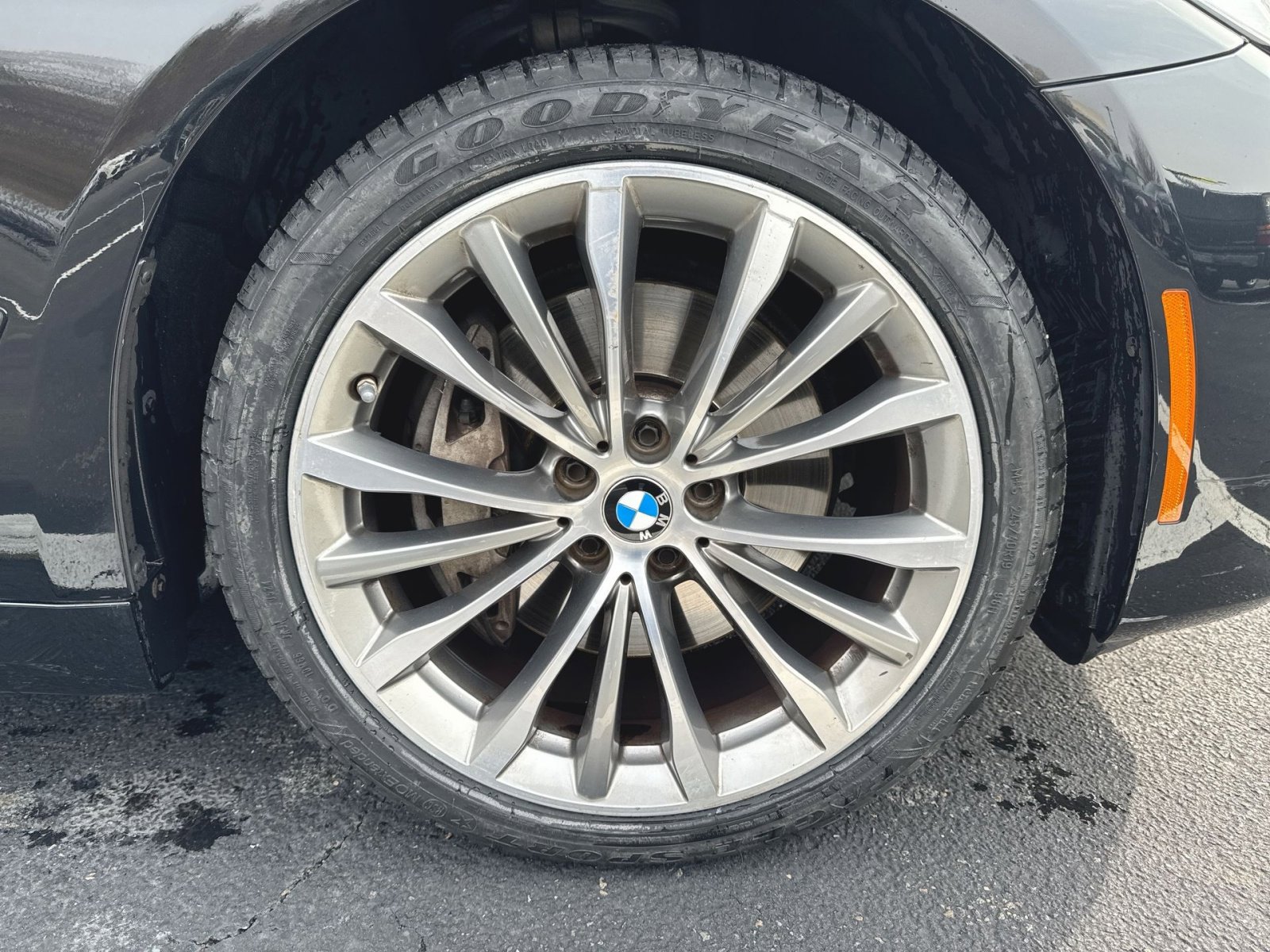 Used 2022 BMW 540i xDrive w/ Premium Package image 2