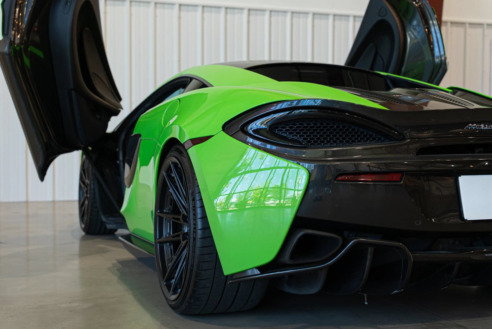 Used 2016 McLaren 570S Coupe RWD image 23