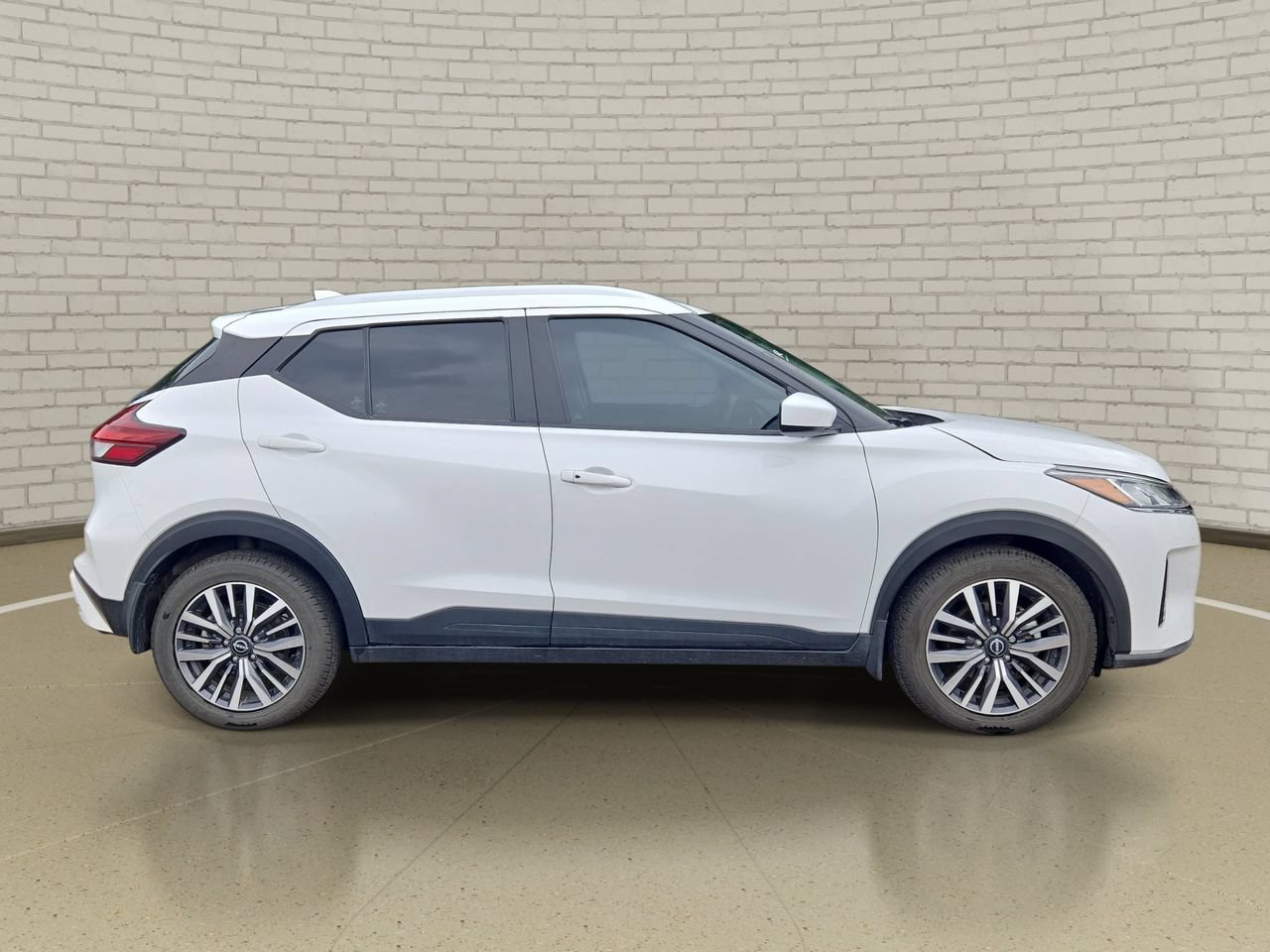 Certified 2024 Nissan Kicks SV FWD image 4